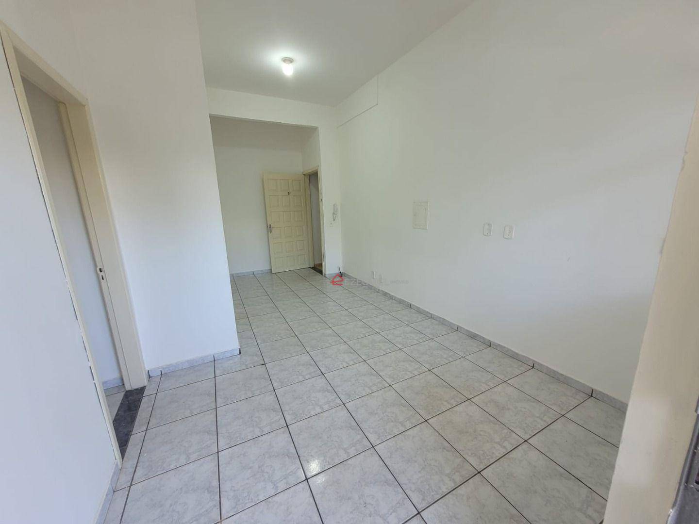 Apartamento para alugar com 3 quartos, 90m² - Foto 3