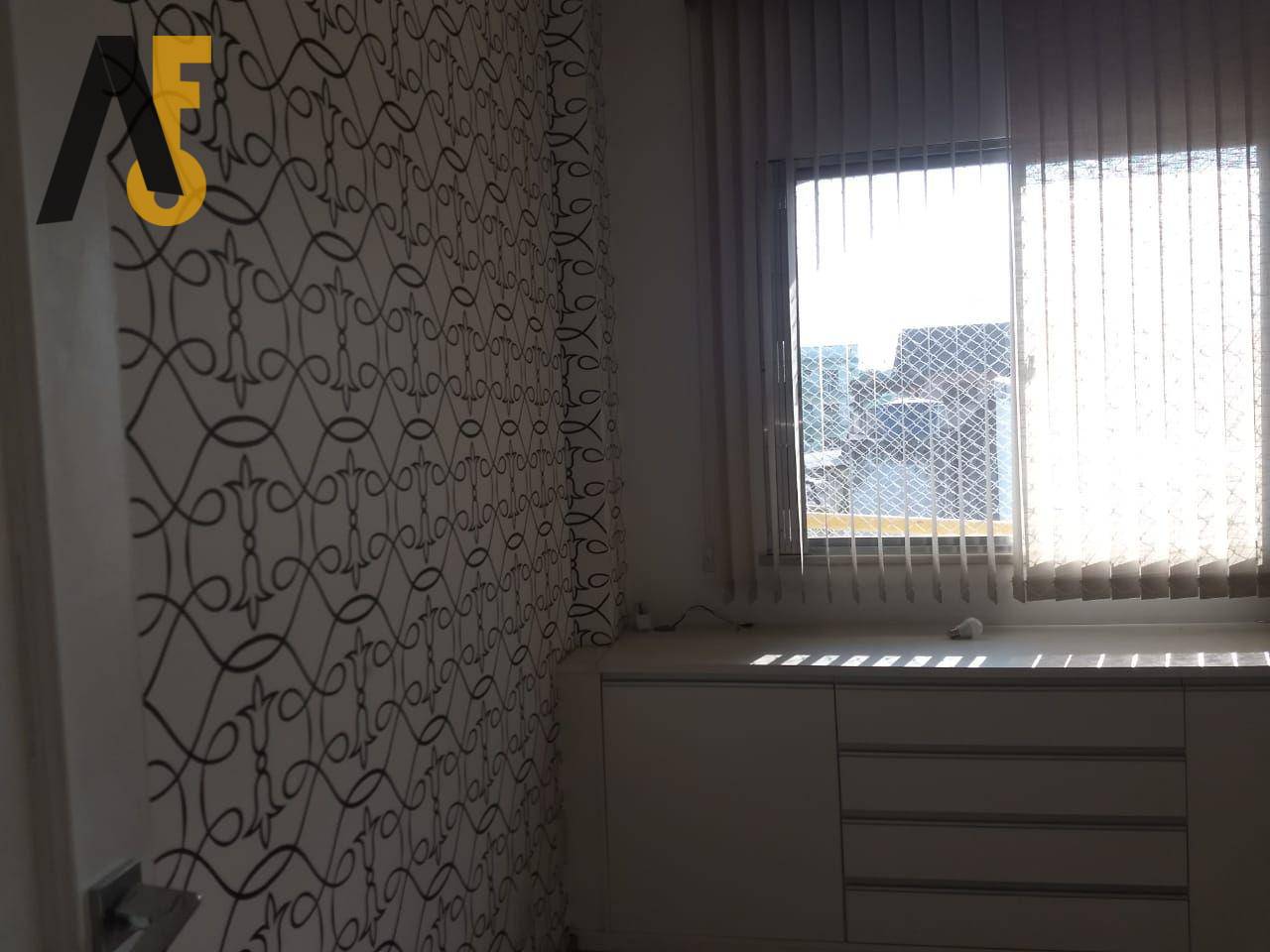 Apartamento à venda com 2 quartos, 70m² - Foto 3