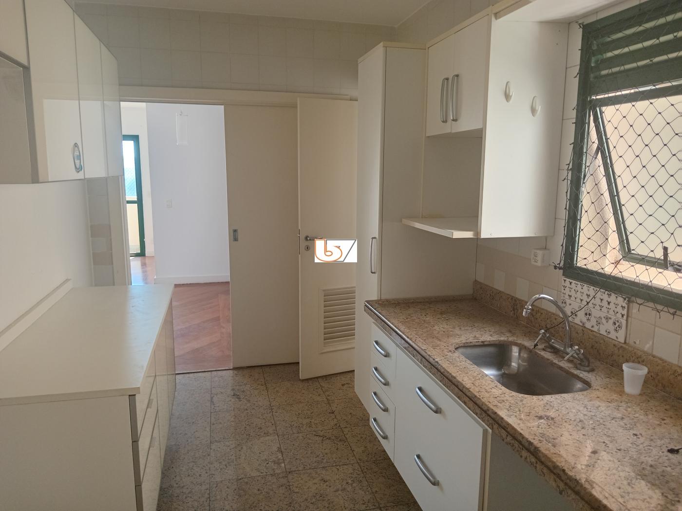 Apartamento para alugar com 3 quartos, 96m² - Foto 11