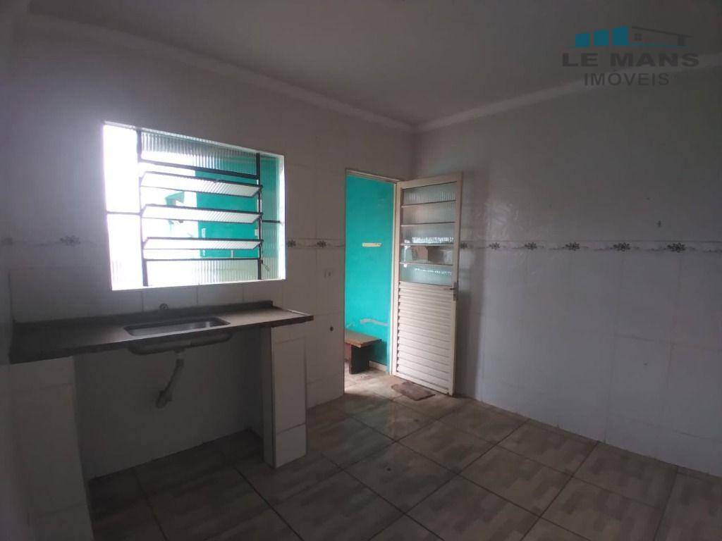 Casa à venda com 4 quartos, 144m² - Foto 1