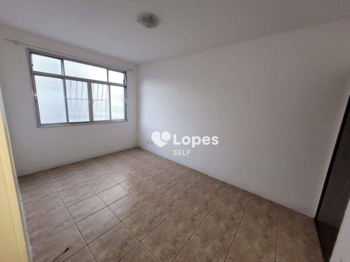 Apartamento à venda com 2 quartos, 70m² - Foto 2