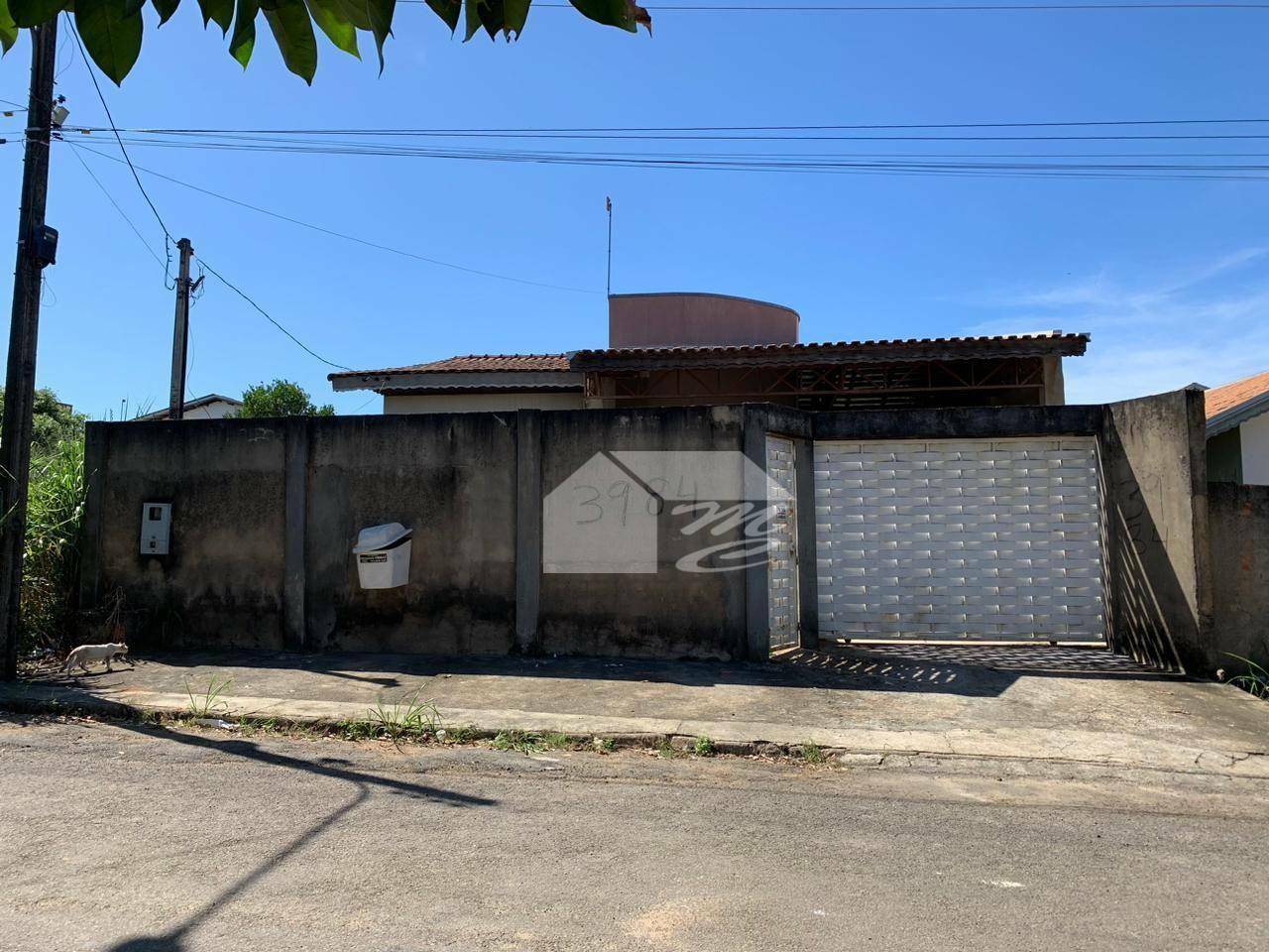 Casa à venda com 2 quartos, 140m² - Foto 1