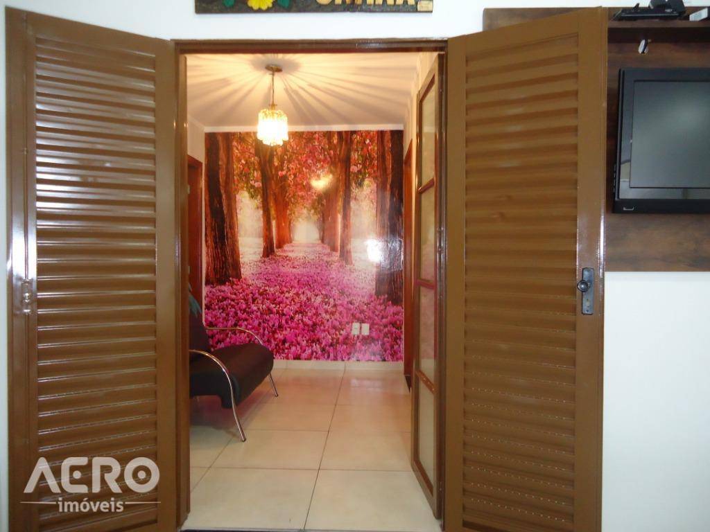 Casa à venda com 3 quartos, 200m² - Foto 15