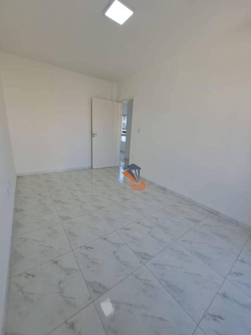 Apartamento à venda com 2 quartos, 61m² - Foto 4