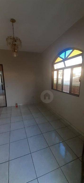 Casa para alugar com 3 quartos, 100m² - Foto 2