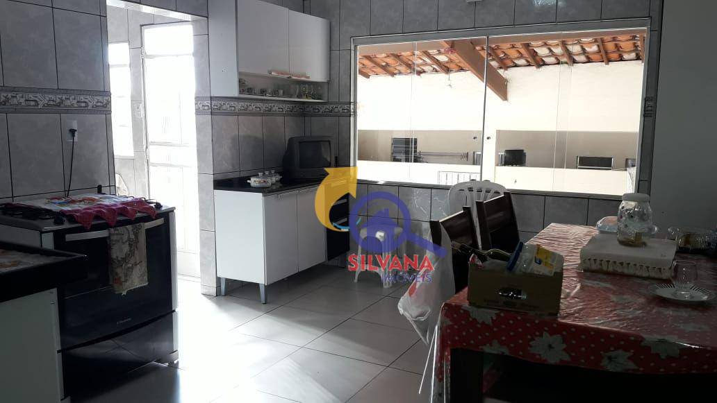 Casa à venda com 3 quartos, 224m² - Foto 17