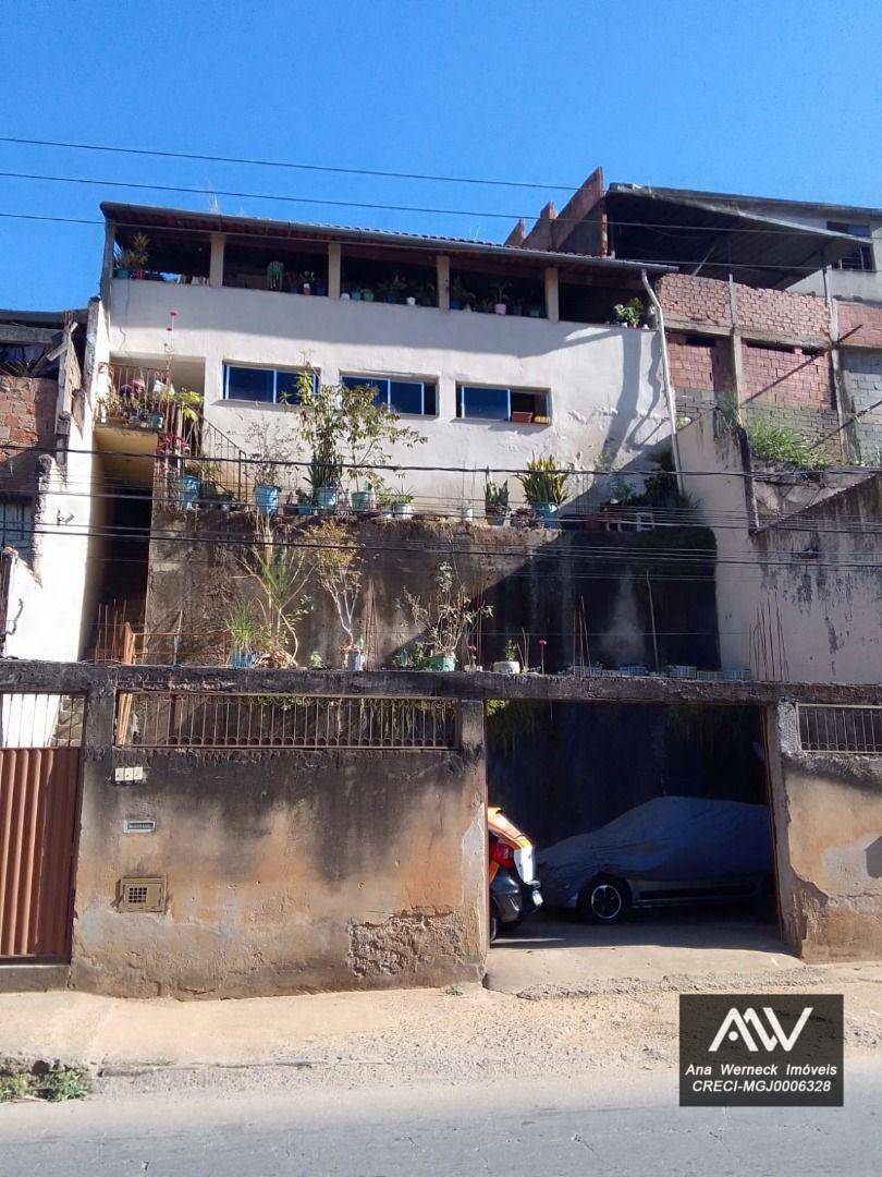 Casa à venda com 6 quartos, 200m² - Foto 1