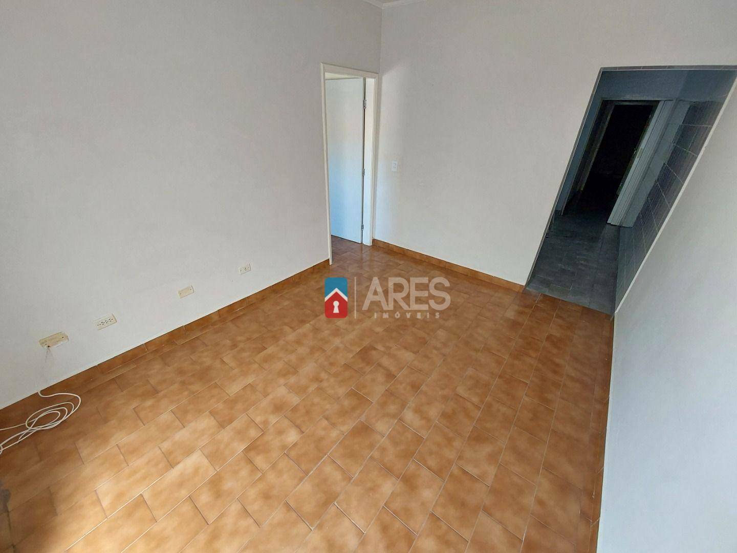 Casa para alugar com 2 quartos, 75m² - Foto 4