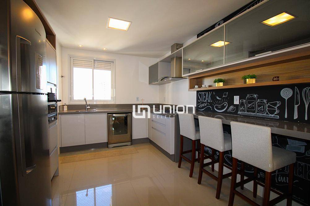 Apartamento à venda com 3 quartos, 134m² - Foto 9