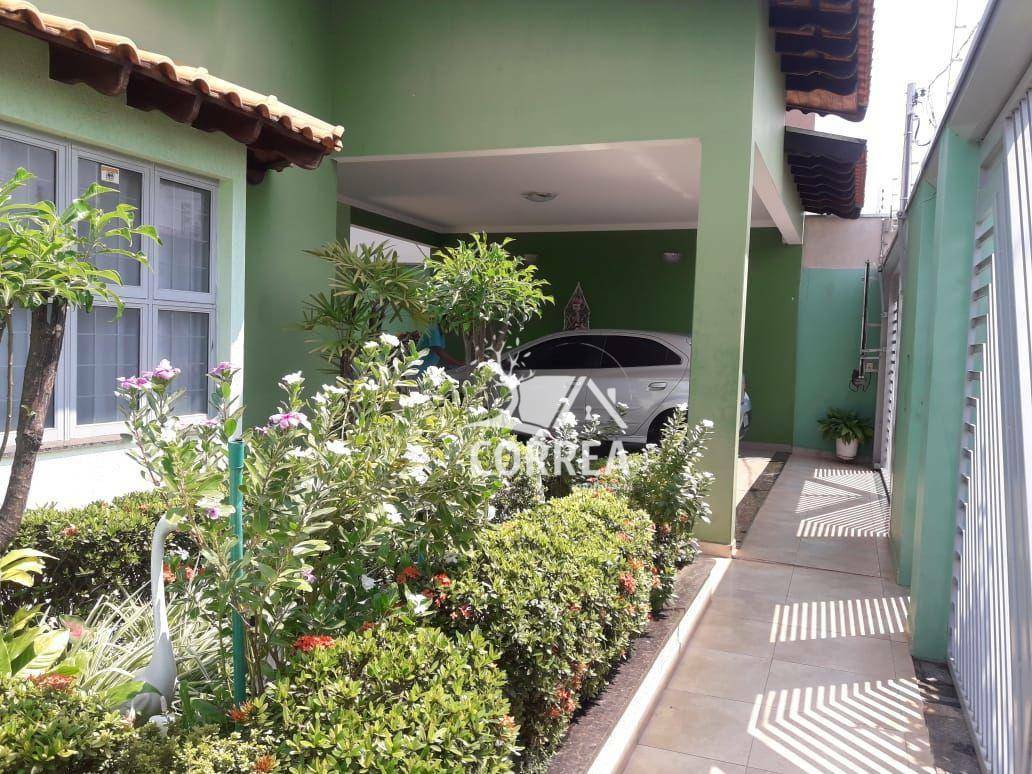 Casa à venda com 3 quartos, 198m² - Foto 1