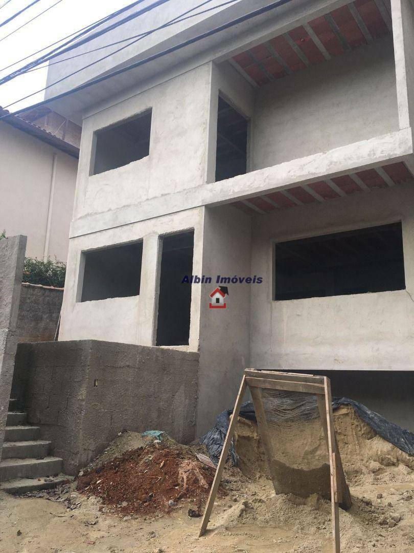 Casa à venda com 4 quartos, 180m² - Foto 1