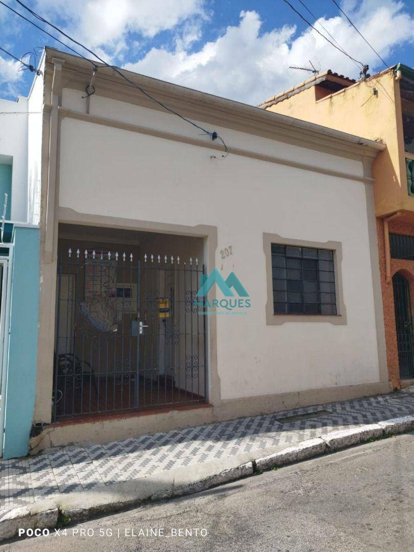 Casa à venda com 3 quartos, 225m² - Foto 1