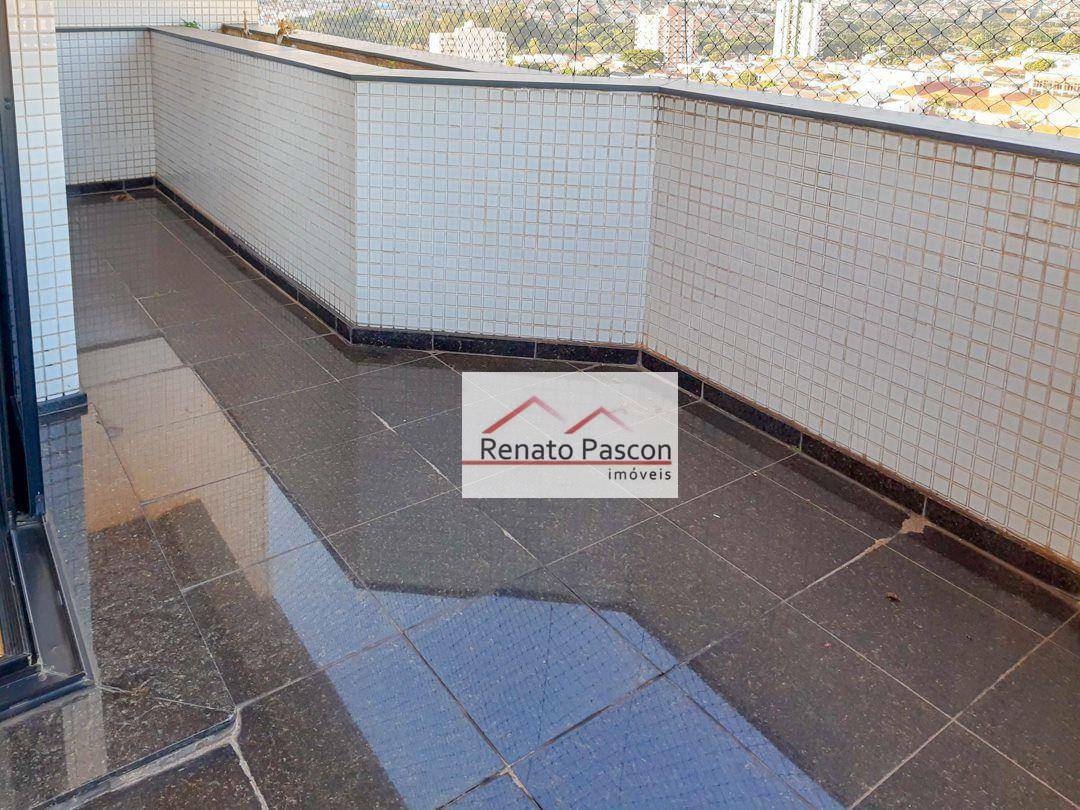 Apartamento à venda com 3 quartos, 209m² - Foto 5