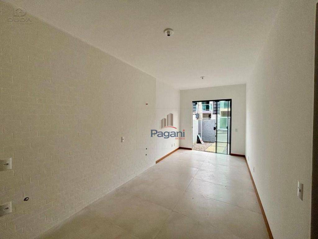 Casa à venda com 3 quartos, 65m² - Foto 8