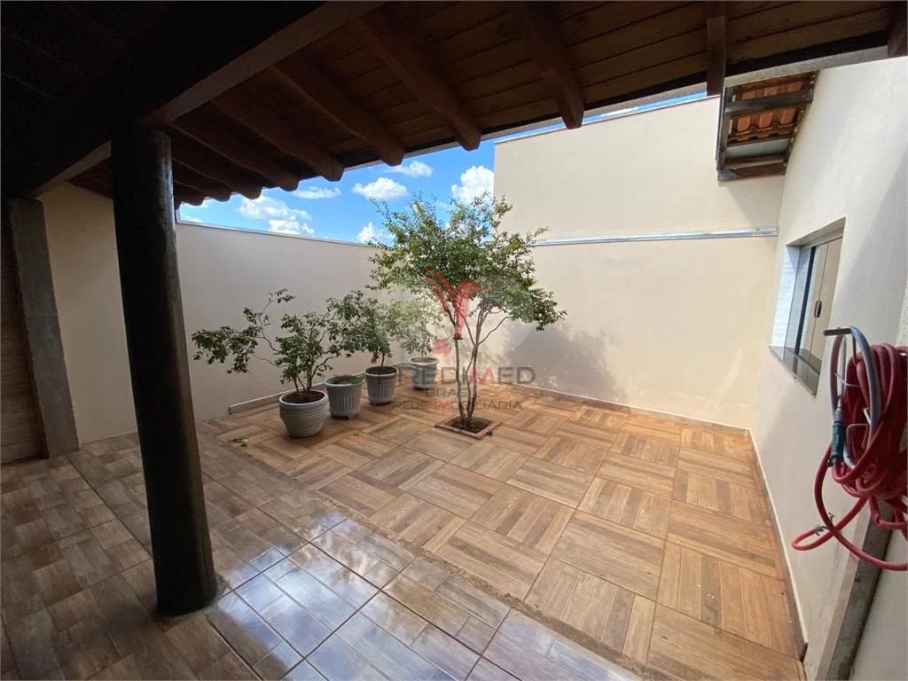 Casa à venda com 2 quartos, 180m² - Foto 14