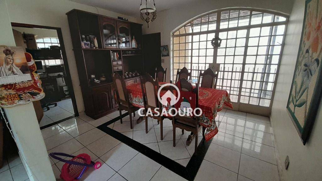 Casa à venda com 3 quartos, 187m² - Foto 4