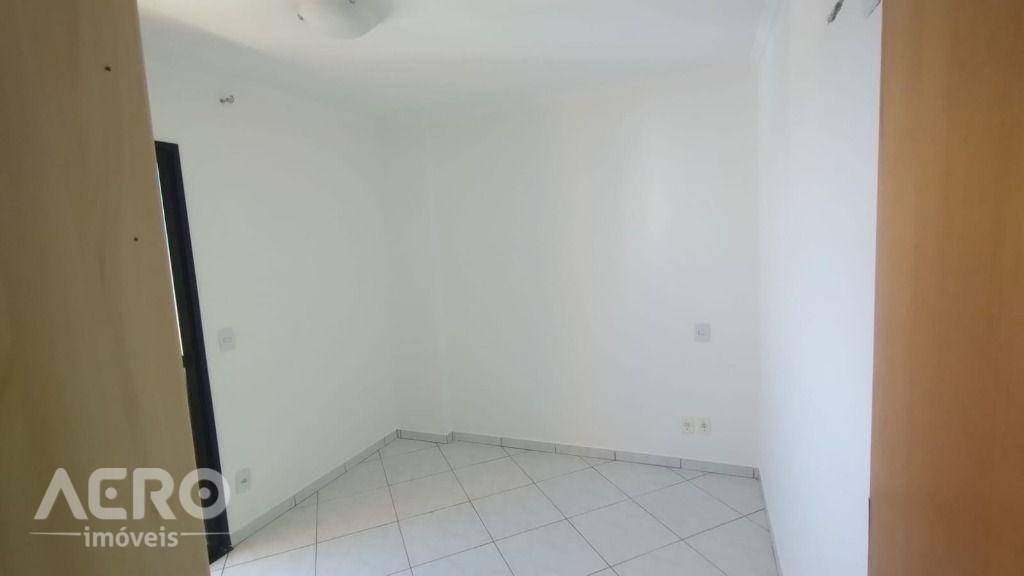 Apartamento para alugar com 2 quartos, 65m² - Foto 12