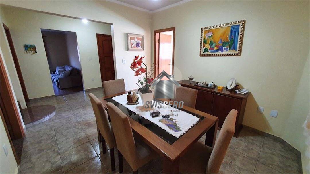 Sobrado, 3 quartos, 412 m² - Foto 1