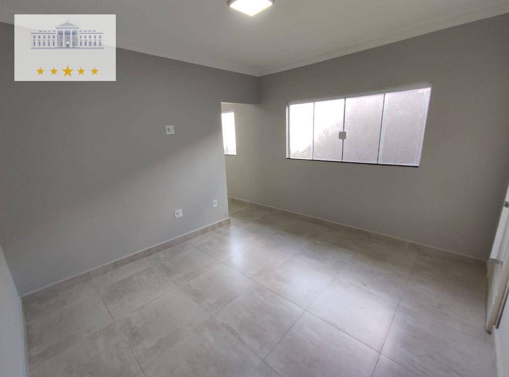 Casa para alugar com 3 quartos, 189m² - Foto 1