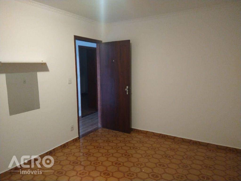 Casa para alugar com 3 quartos, 210m² - Foto 11