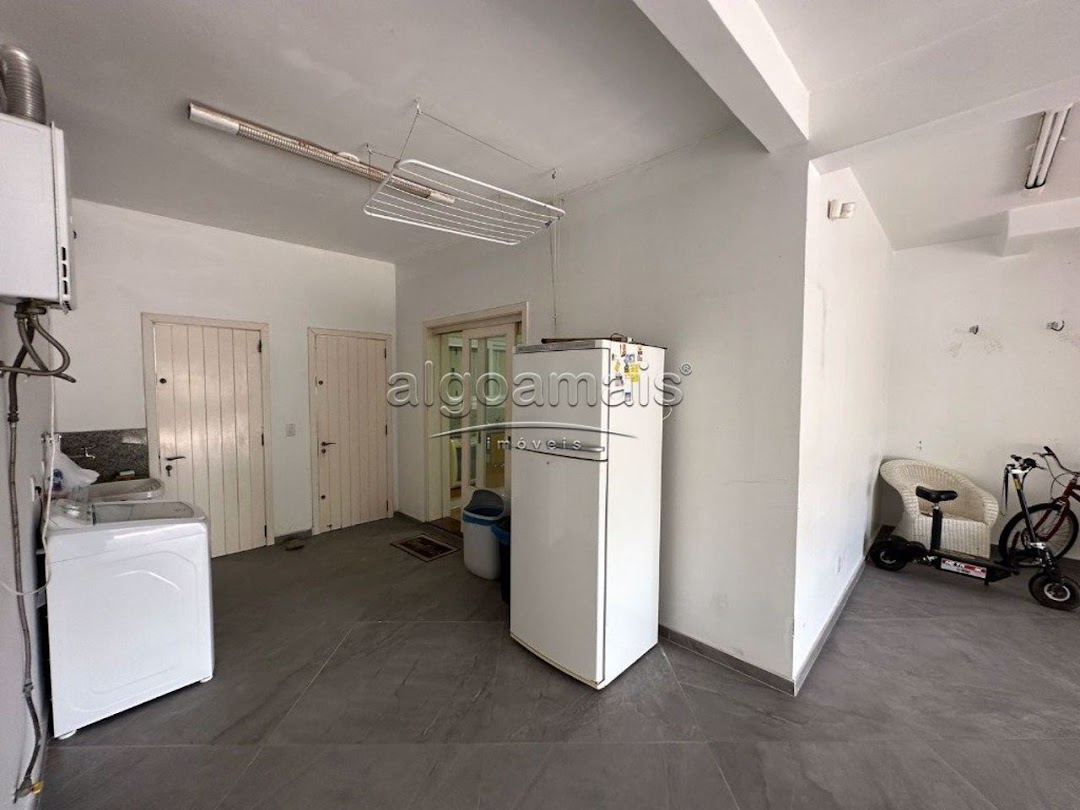 Casa à venda com 4 quartos, 320m² - Foto 16