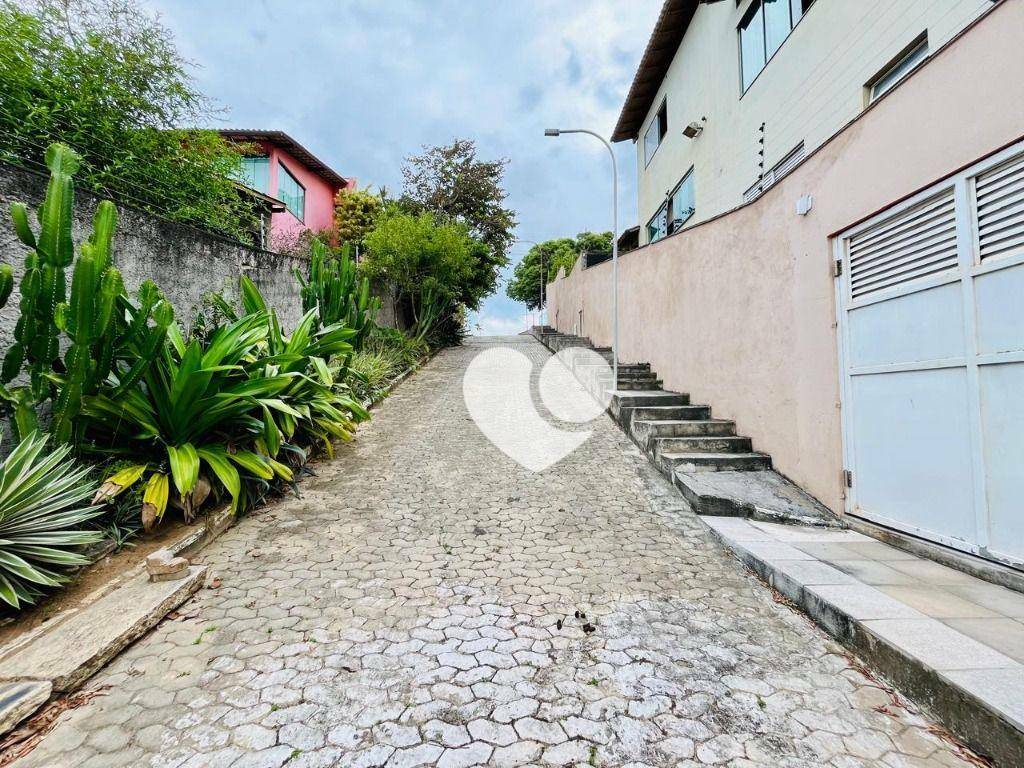 Casa de Condomínio para alugar com 4 quartos, 180m² - Foto 14