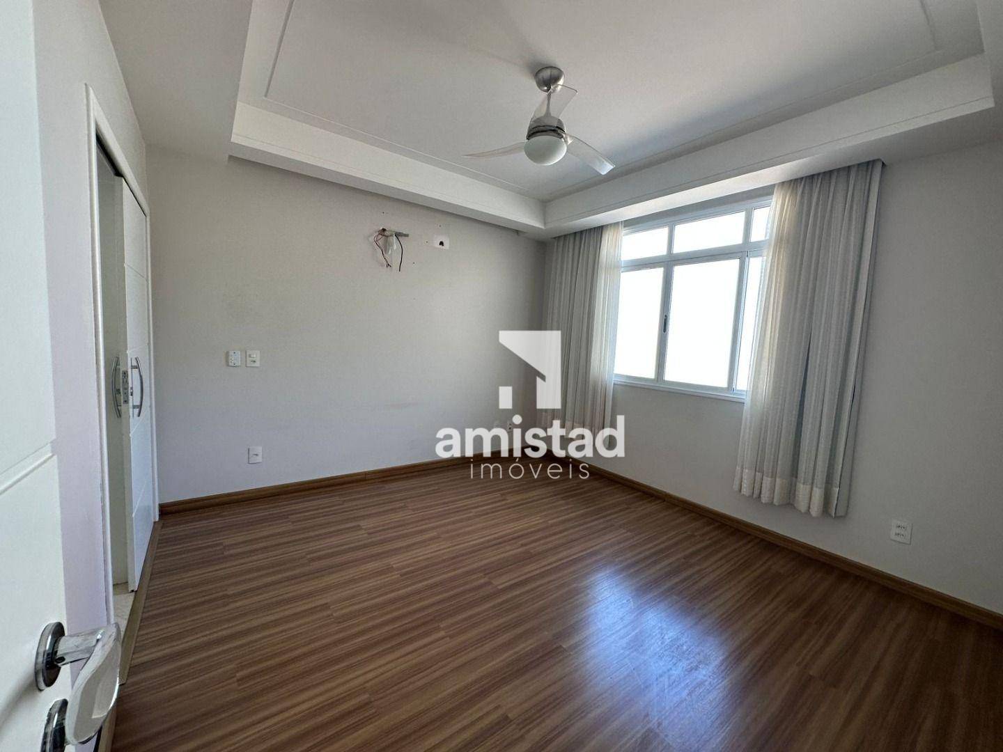 Casa para alugar com 6 quartos, 280m² - Foto 13