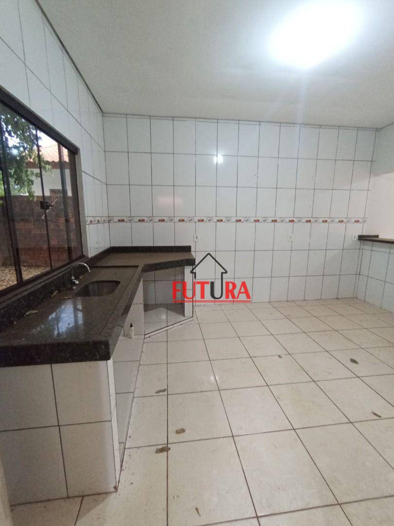 Casa à venda com 2 quartos, 80m² - Foto 3