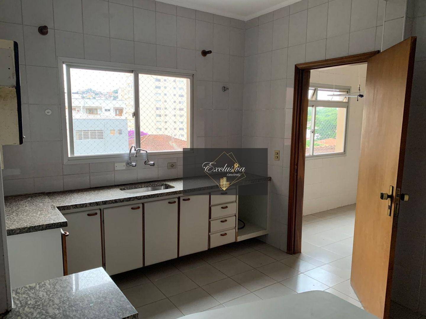 Apartamento à venda com 3 quartos, 142m² - Foto 4