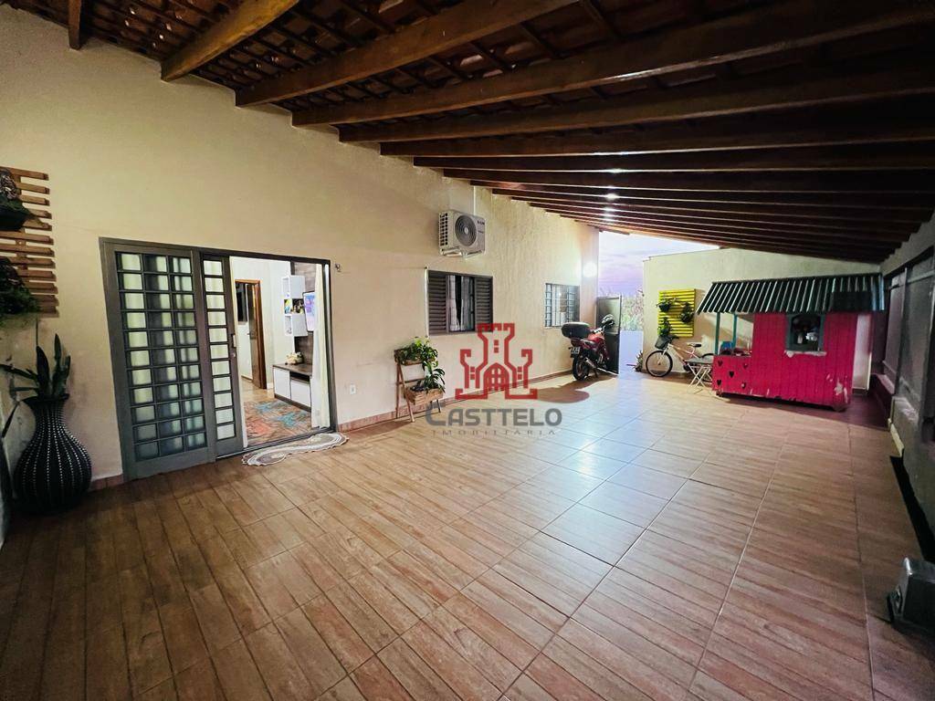 Casa à venda com 3 quartos, 80m² - Foto 11