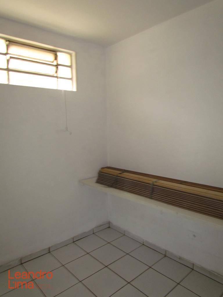 Casa à venda e aluguel com 3 quartos, 180m² - Foto 6