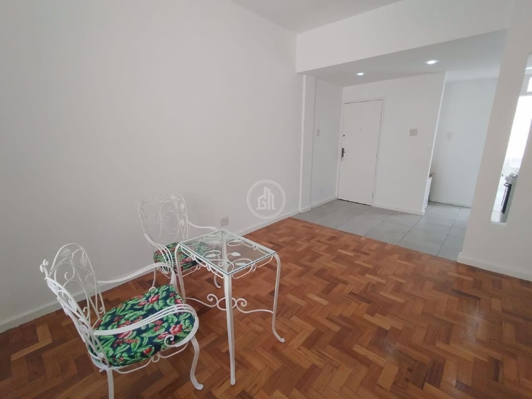 Apartamento à venda com 2 quartos, 70m² - Foto 2