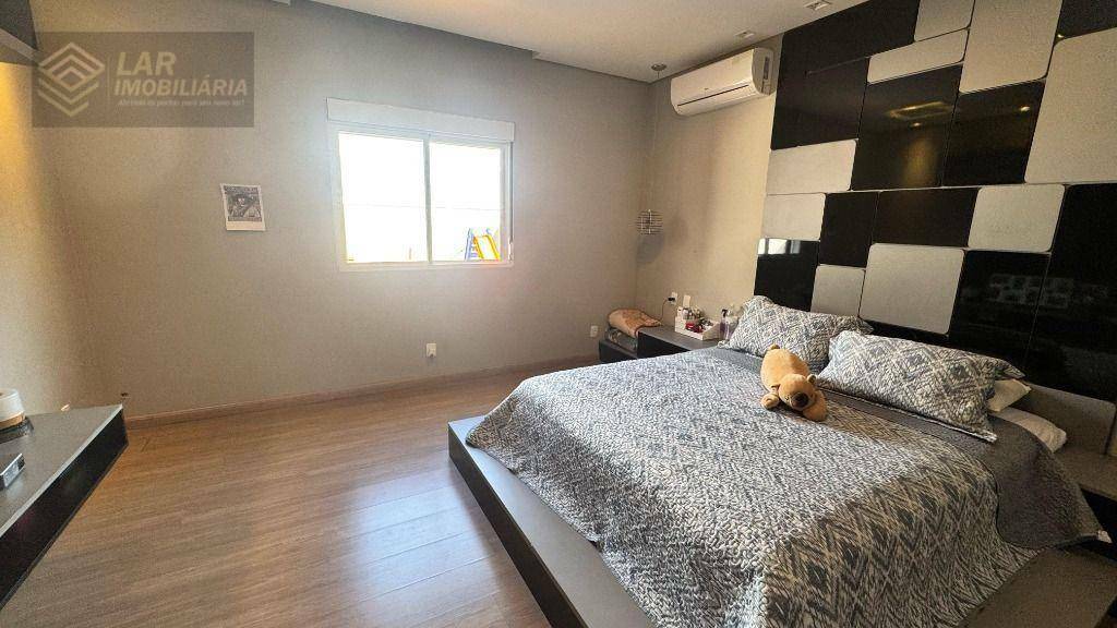 Casa de Condomínio para alugar com 4 quartos, 500m² - Foto 4