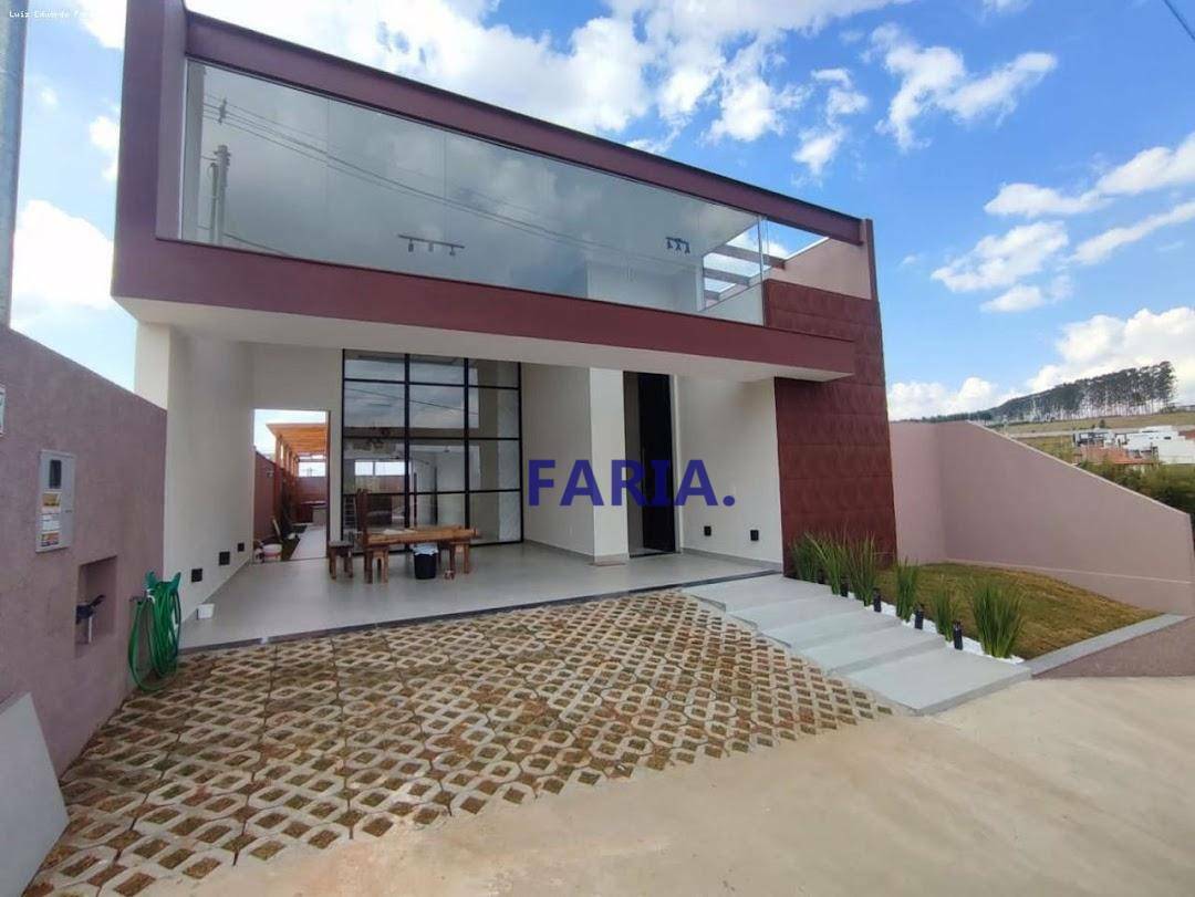 Casa à venda com 3 quartos, 200m² - Foto 1