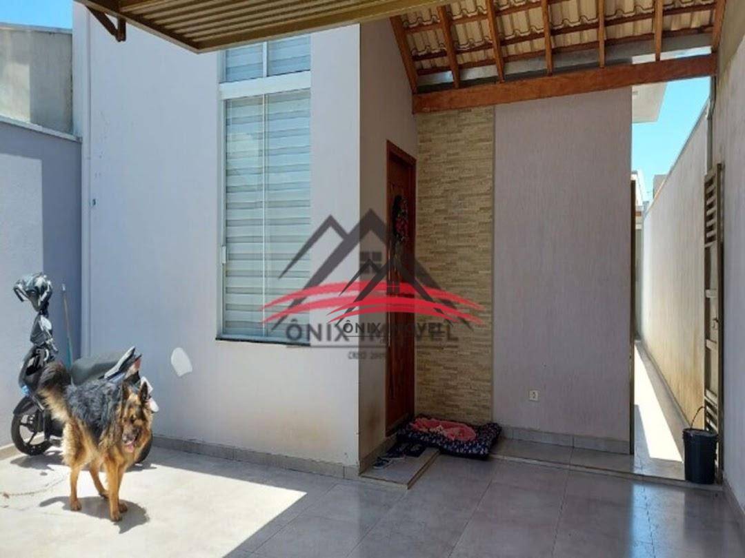 Casa à venda com 2 quartos, 112m² - Foto 1