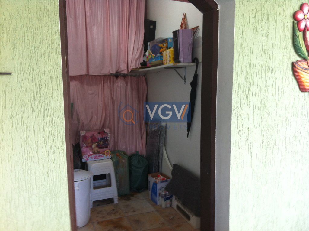 Casa à venda com 3 quartos, 243m² - Foto 2