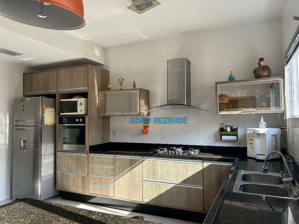 Casa de Condomínio à venda com 4 quartos, 251m² - Foto 5