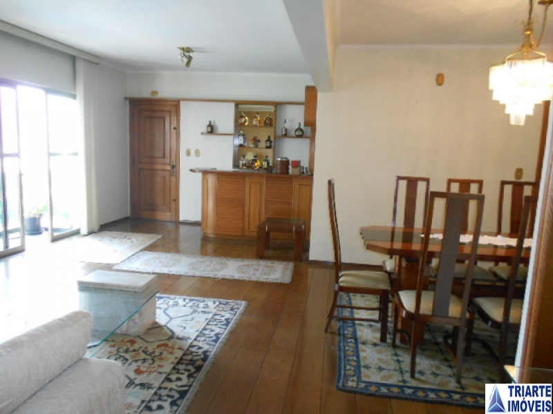 Apartamento para alugar com 3 quartos, 149m² - Foto 2