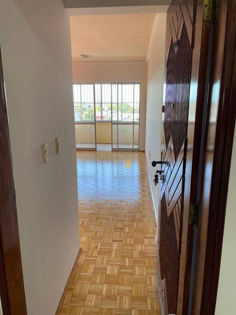 Apartamento à venda com 3 quartos, 110m² - Foto 2