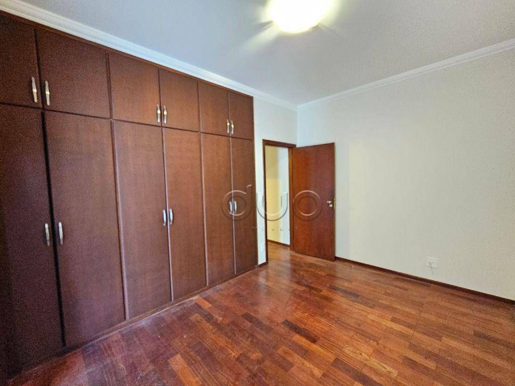 Casa de Condomínio para alugar com 3 quartos, 390m² - Foto 29