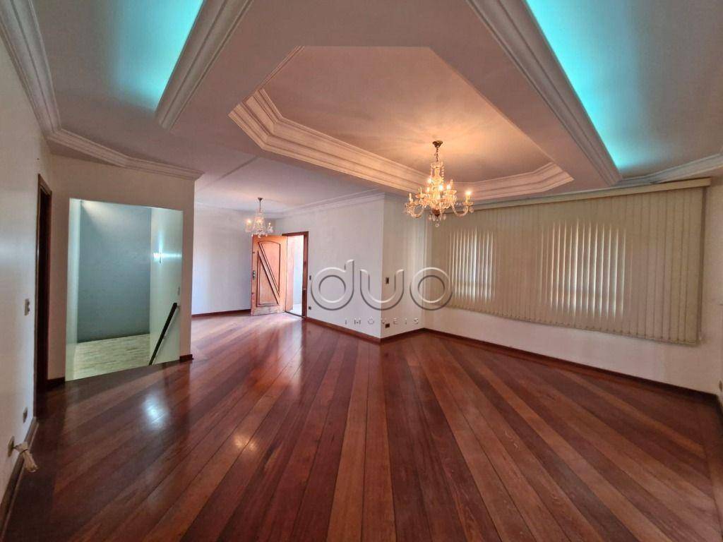 Casa à venda com 3 quartos, 315m² - Foto 1