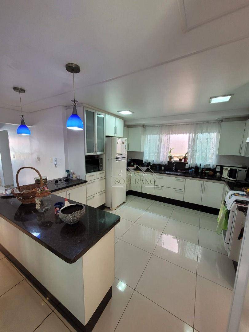 Sobrado à venda com 5 quartos, 330m² - Foto 1