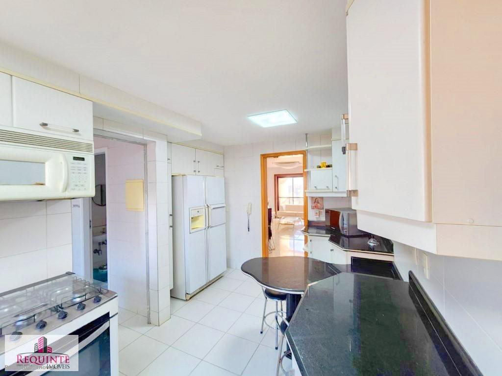 Apartamento à venda com 3 quartos, 163m² - Foto 4