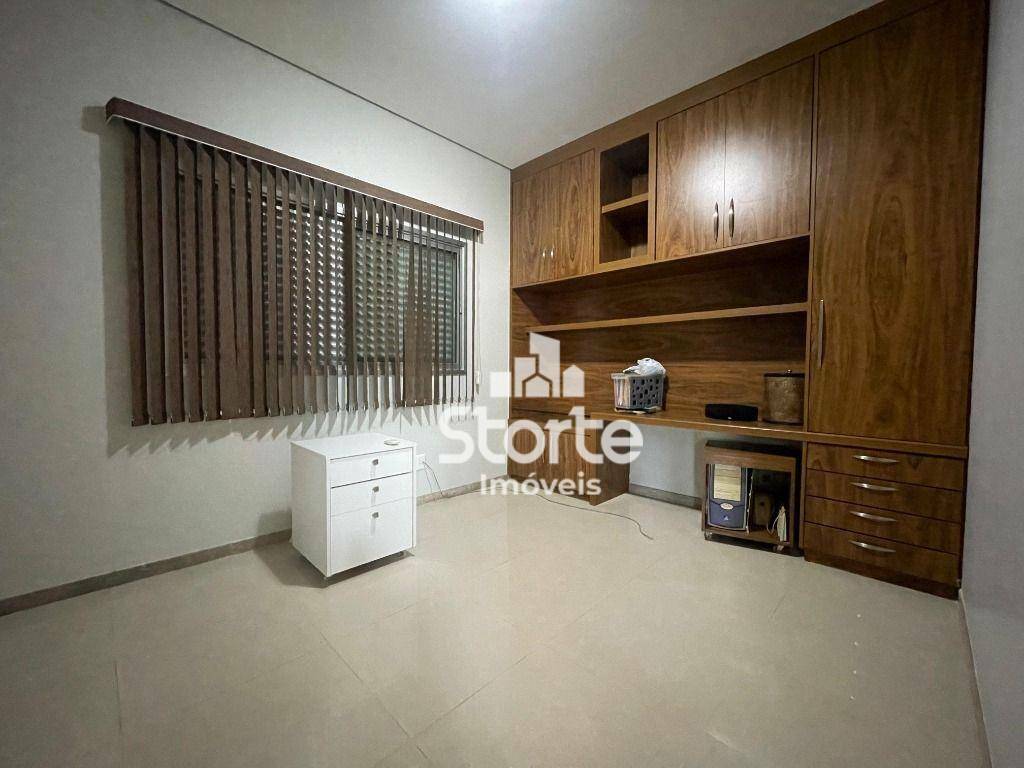 Casa de Condomínio para alugar com 3 quartos, 315m² - Foto 7