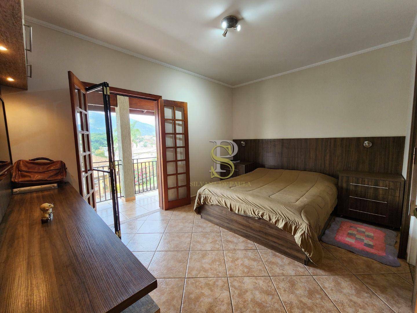 Casa à venda com 4 quartos, 250m² - Foto 16