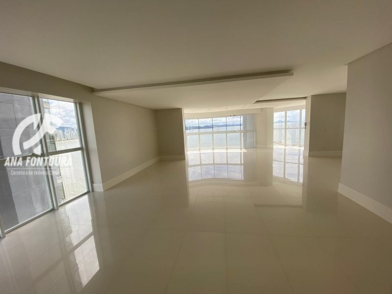 Apartamento à venda com 4 quartos, 237m² - Foto 1