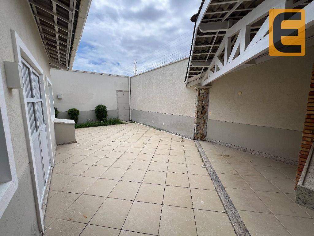 Casa de Condomínio à venda com 3 quartos, 278m² - Foto 4