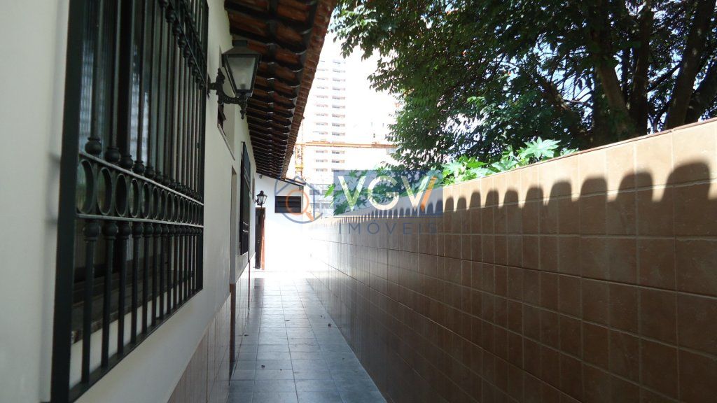 Casa à venda e aluguel com 4 quartos, 300m² - Foto 8