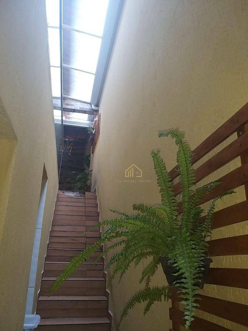 Sobrado à venda com 3 quartos, 220m² - Foto 3