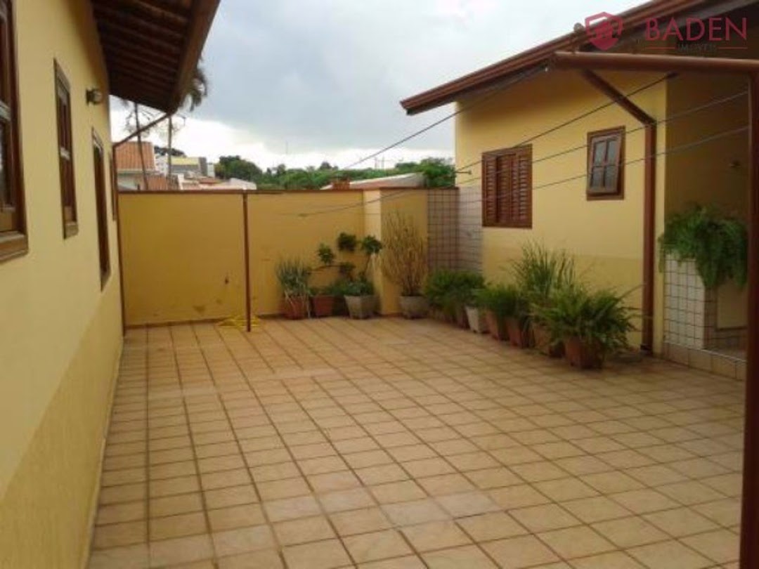 Casa à venda com 4 quartos, 210m² - Foto 18